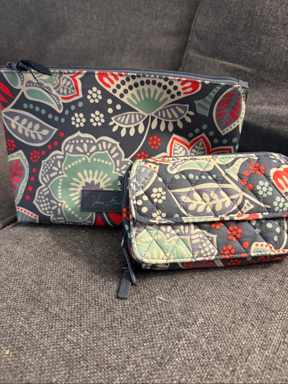Vera Bradley 2-Piece Matching Cosmetic Bag & Quilted Wallet Wristlet Navy Floral